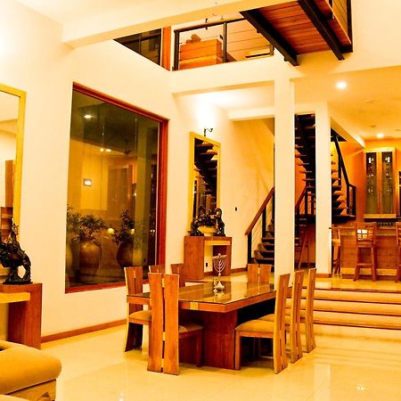 White Palace Hotel Gampaha Exterior photo